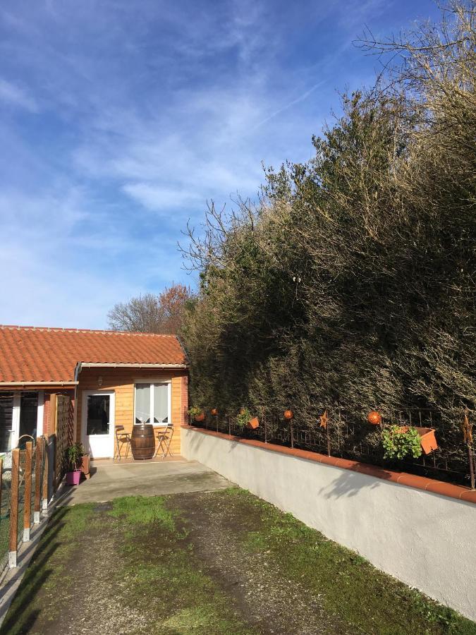 Logement Paisible A La Campagne Aubarede 外观 照片
