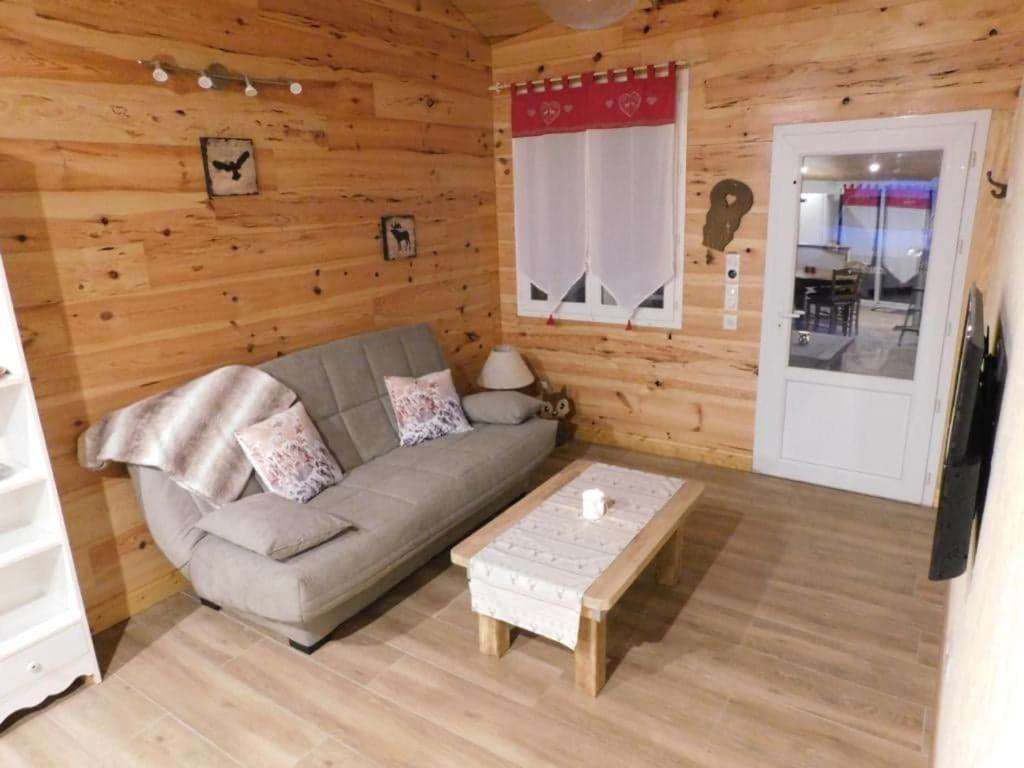 Logement Paisible A La Campagne Aubarede 外观 照片